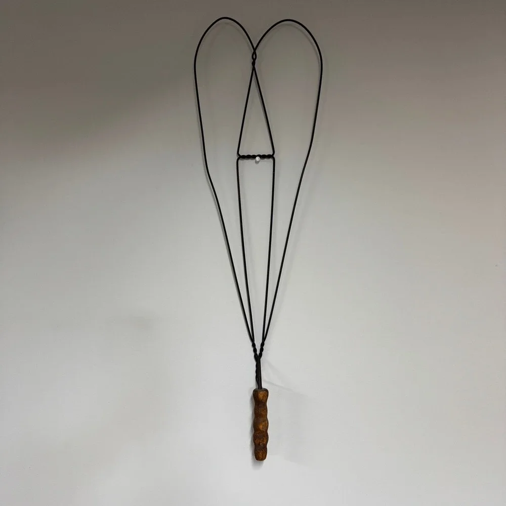 Vintage Heart Shape Wire Rug Beater Primitive Wood Handle Rustic Farmhouse Decor